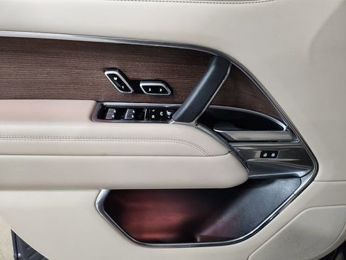 Used 2024 Land Rover Range Rover SE image 41