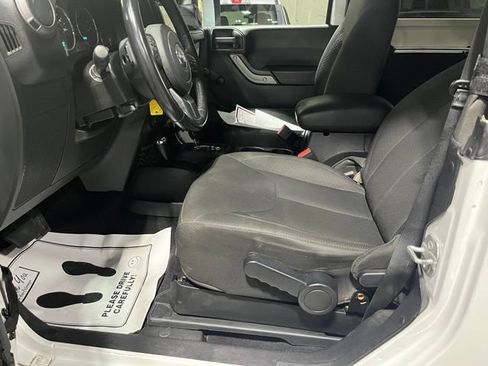 Used 2016 Jeep Wrangler Sport AWD/4WD image 4