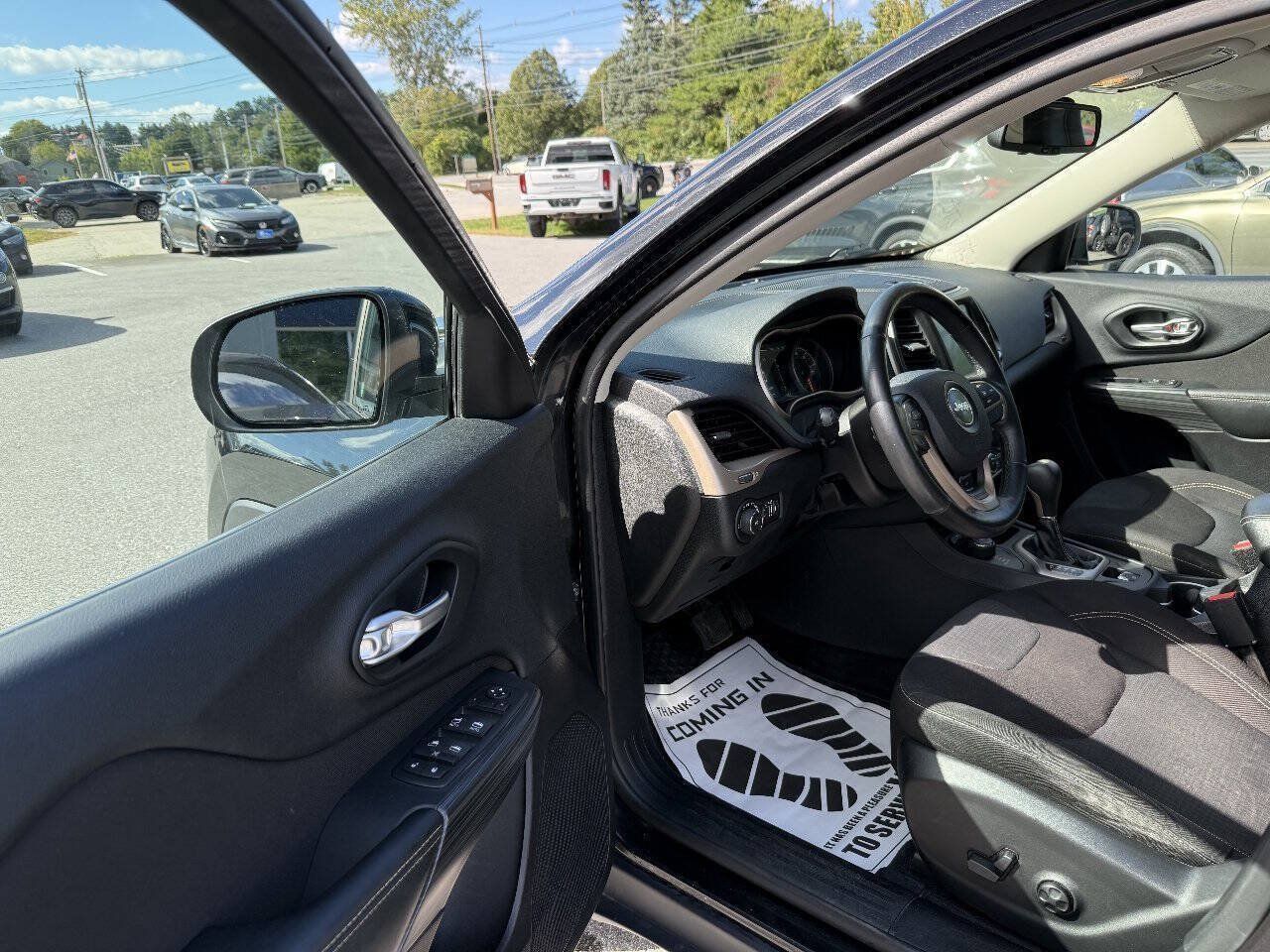 Used 2016 Jeep Cherokee Latitude w/ Cold Weather Group AWD/4WD image 16