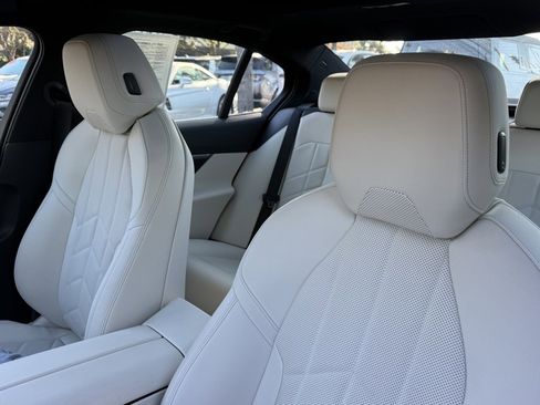 Used 2025 BMW i5 xDrive40 w/ Premium Package image 17