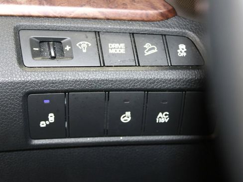 Used 2017 Hyundai Santa Fe Limited image 18