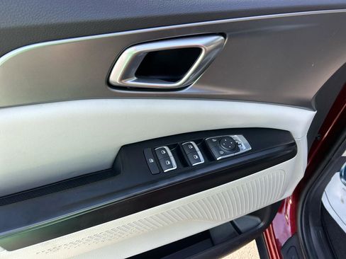 Used 2024 Kia Carnival LX image 15