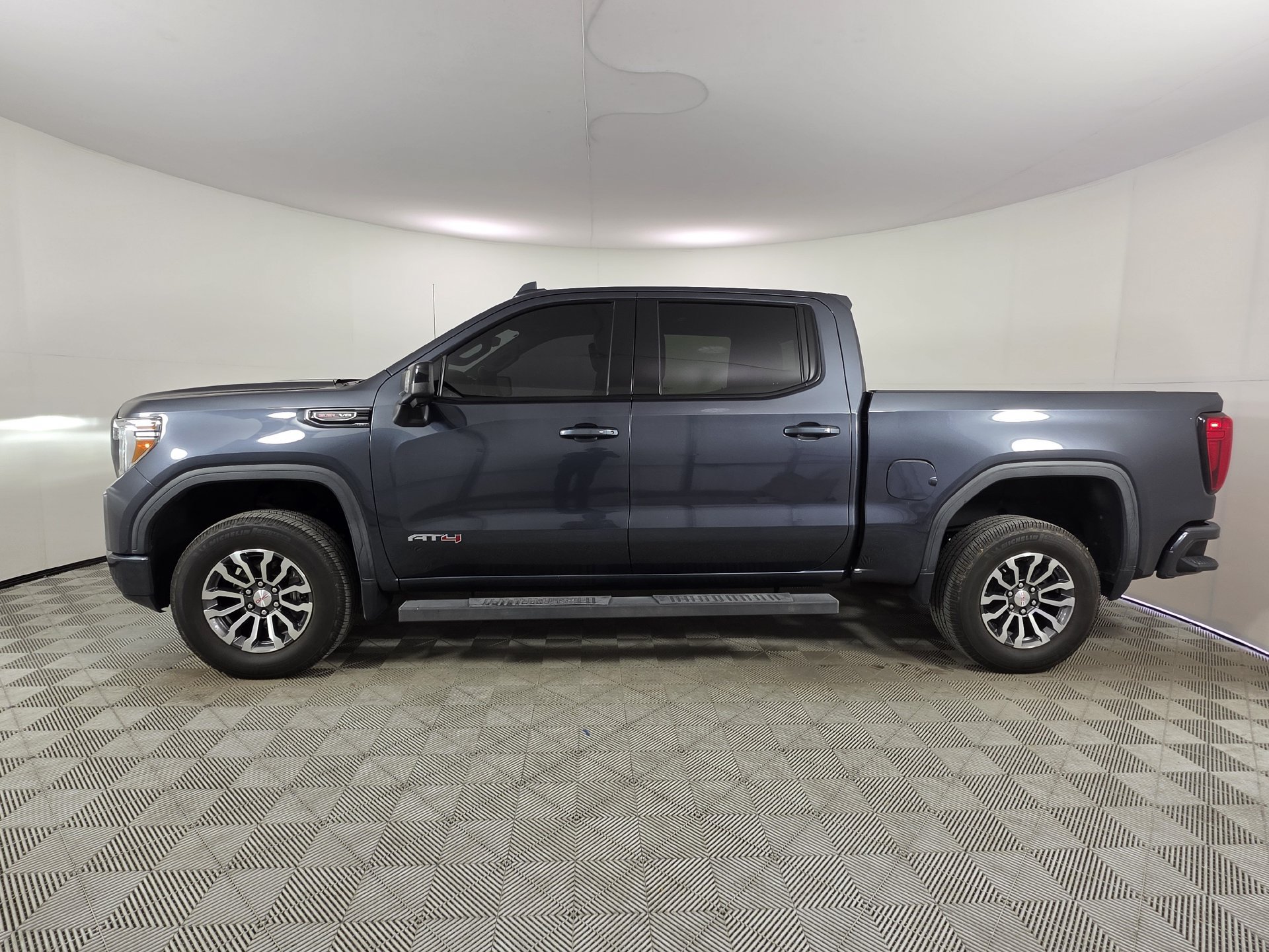 Used 2021 GMC Sierra 1500 AT4 w/ AT4 Value Package AWD/4WD image 4