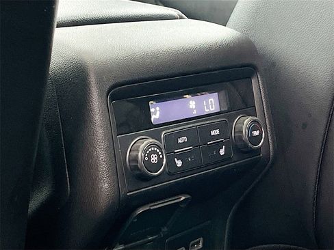 Used 2022 GMC Acadia SLT w/ Technology Package image 25