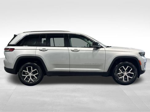 Used 2024 Jeep Grand Cherokee Limited AWD/4WD image 13