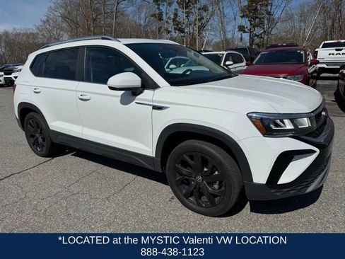 Certified 2023 Volkswagen Taos SE w/ Panoramic Sunroof Package AWD/4WD image 3