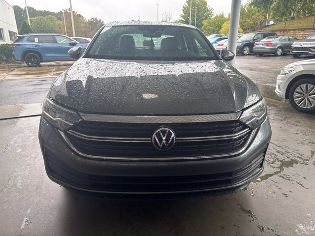 Used 2023 Volkswagen Jetta SE FWD image 2