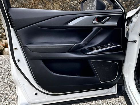 Used 2019 MAZDA CX-9 Touring w/ Touring Premium Package image 16