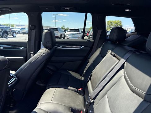 Used 2024 Cadillac XT6 Sport image 14