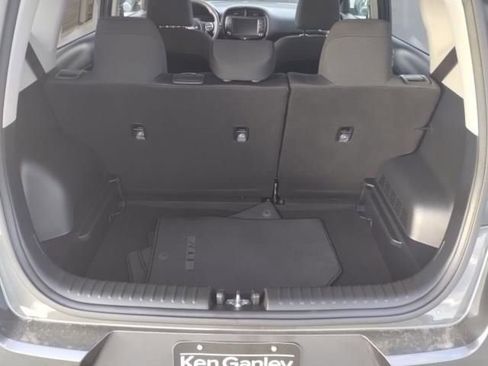 Used 2025 Kia Soul LX FWD image 4