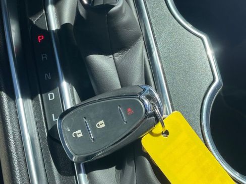 Used 2022 Chevrolet Traverse LS image 12