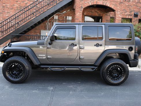 Used 2018 Jeep Wrangler Unlimited Sport S image 4