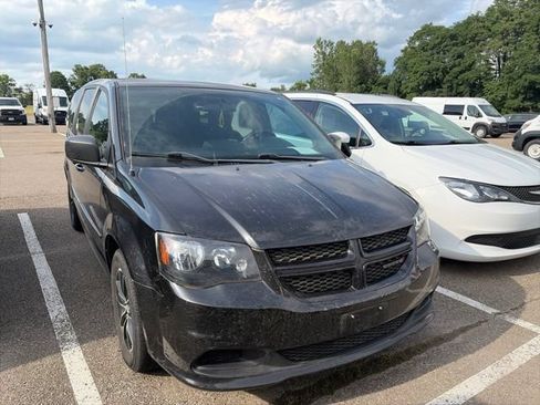 Used 2015 Dodge Grand Caravan SE w/ Quick Order Package 29E SE FWD image 2