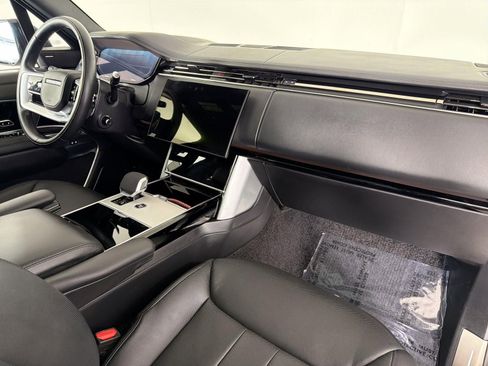Certified 2025 Land Rover Range Rover SE AWD/4WD image 33