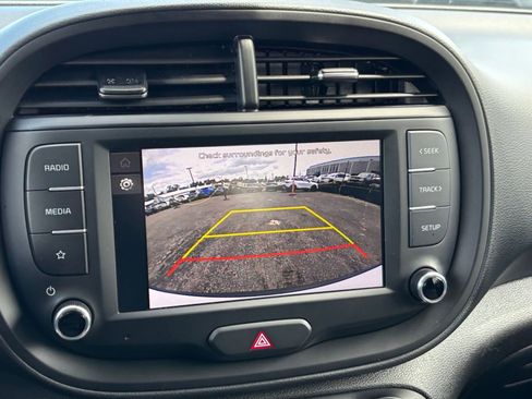 Used 2025 Kia Soul LX w/ LX Technology Package FWD image 22
