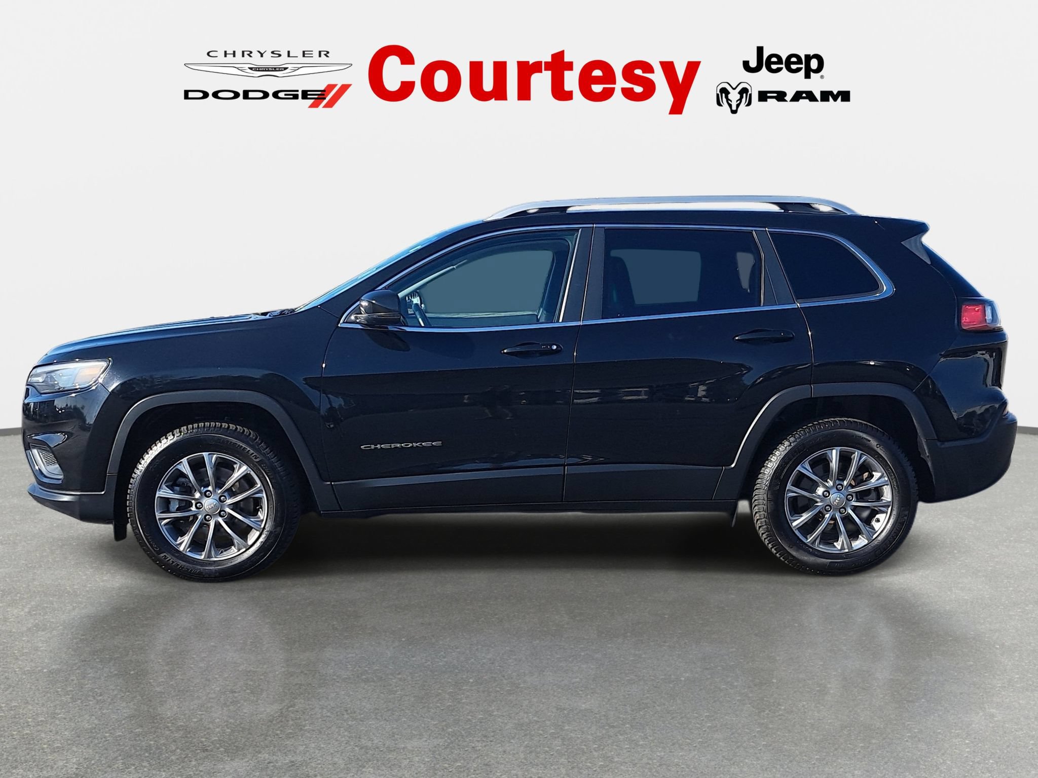 Used 2019 Jeep Cherokee Latitude Plus w/ Cold Weather Group AWD/4WD image 7
