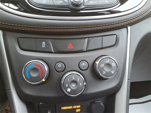 Used 2022 Chevrolet Trax LT w/ Driver Confidence Package image 19