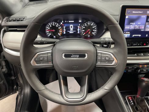 Used 2024 Jeep Compass Limited image 17