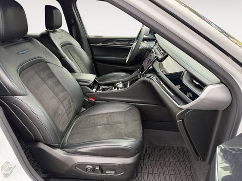 Used 2022 Jeep Grand Cherokee Trailhawk AWD/4WD image 24