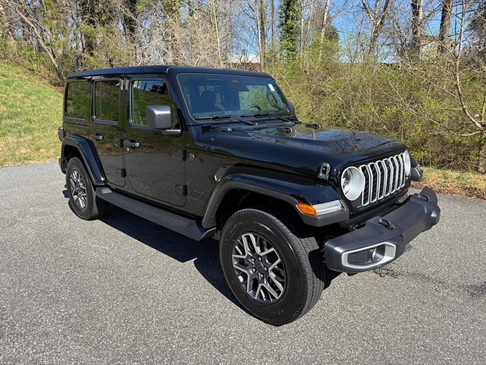 New 2026 Jeep Wrangler Unlimited Sahara AWD/4WD image 5