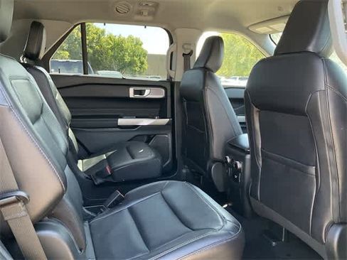 Used 2023 Ford Explorer Limited w/ Equipment Group 301A image 17
