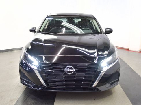 Used 2025 Nissan Altima 2.5 SV image 3