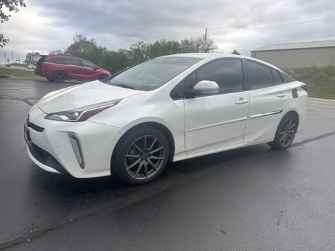 Used 2019 Toyota Prius LE w/ Protection Package #2 image 2