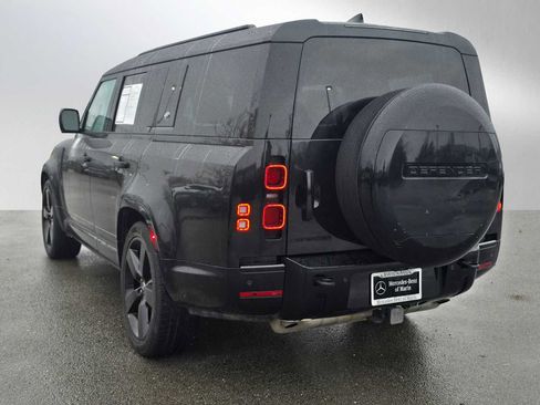Used 2024 Land Rover Defender 130 X-Dynamic SE image 5