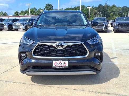Certified 2024 Toyota Highlander Platinum FWD image 5