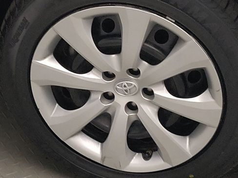 Used 2022 Toyota Corolla LE FWD image 31