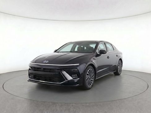 Certified 2025 Hyundai Sonata Limited FWD image 1
