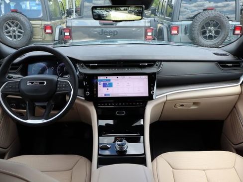 New 2026 Jeep Grand Cherokee L Limited w/ Luxury Tech Group II AWD/4WD image 45