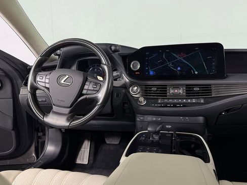 Used 2023 Lexus LS 500 w/ Interior Upgrade Package RWD image 17