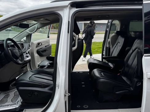 Used 2020 Chrysler Voyager Lxi FWD image 18