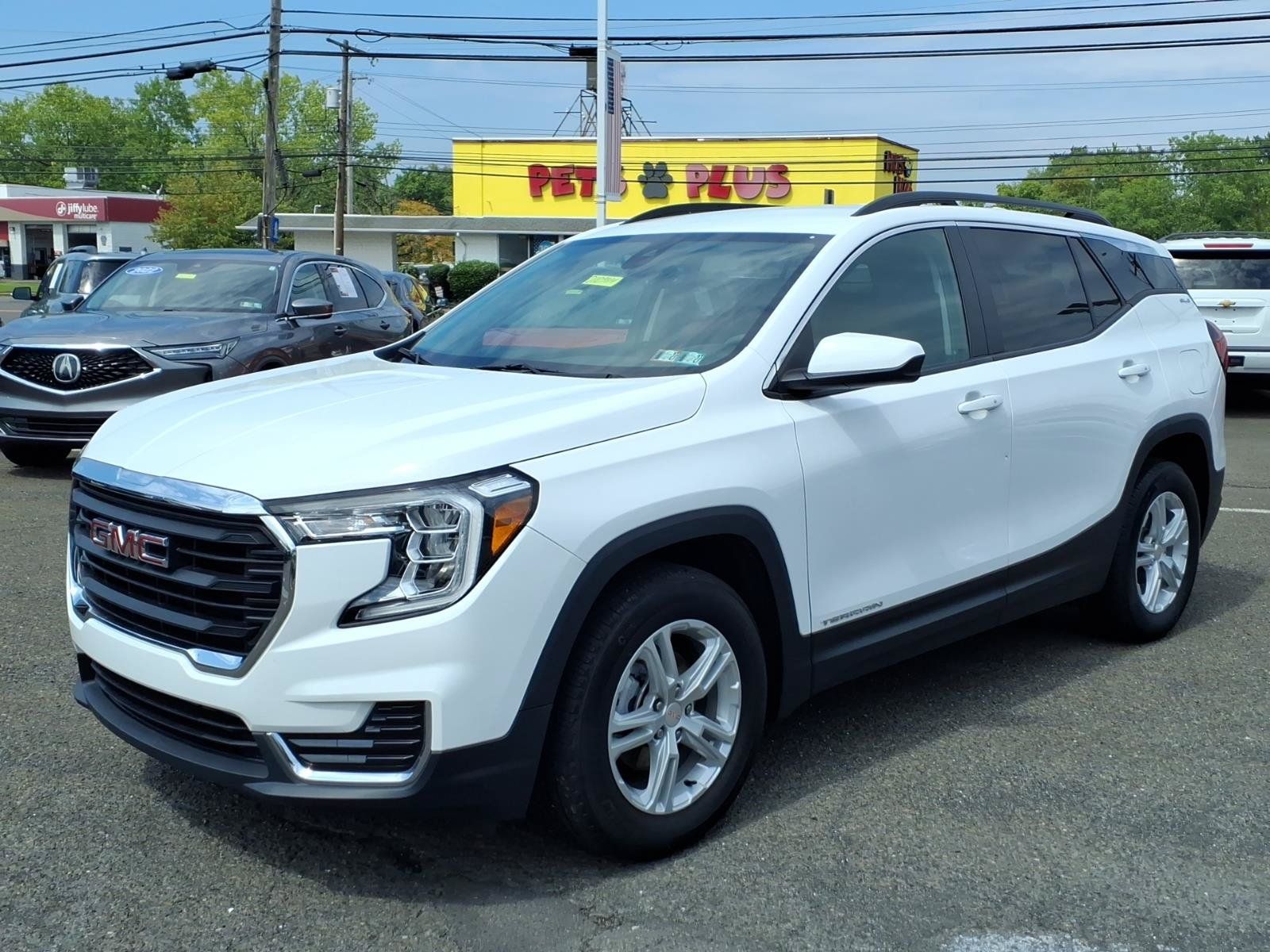 Certified 2024 GMC Terrain SLE w/ Driver Convenience Package FWD image 8
