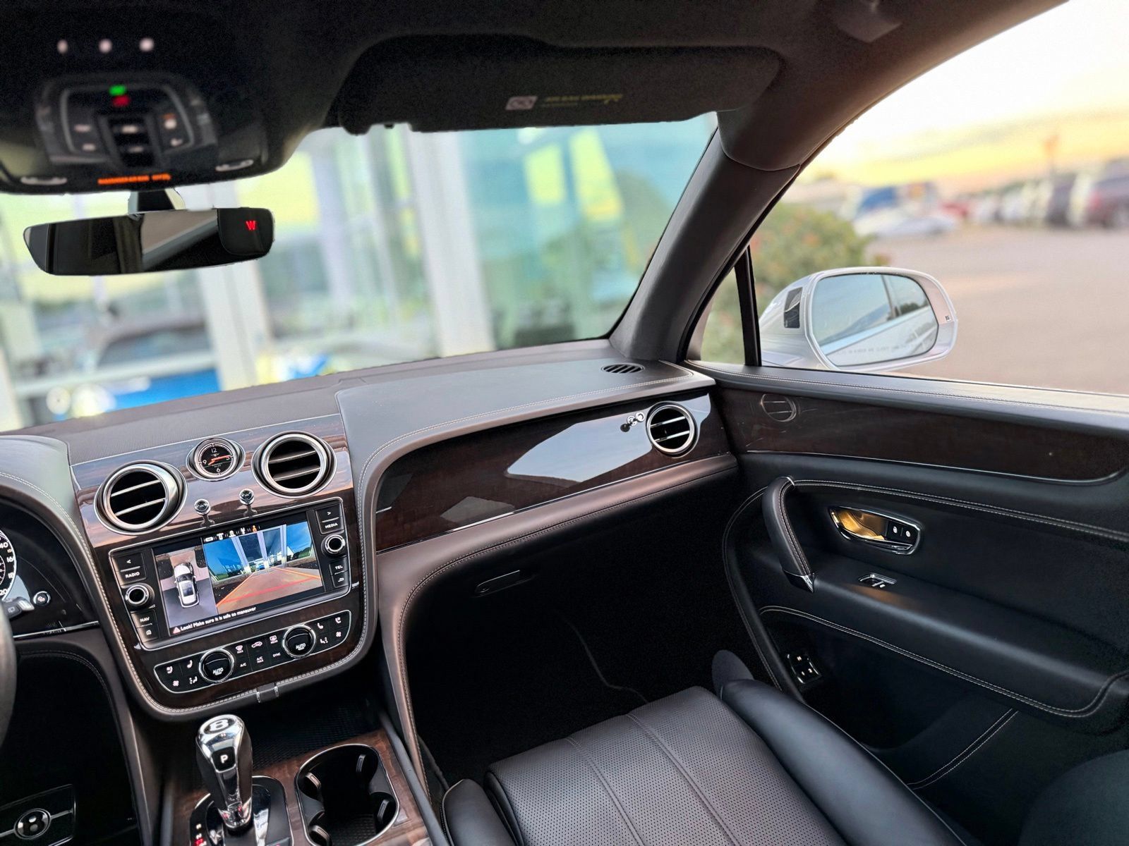 Used 2019 Bentley Bentayga AWD/4WD image 38