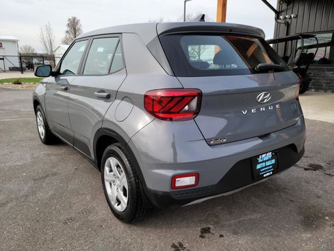 Used 2020 Hyundai Venue SE image 6