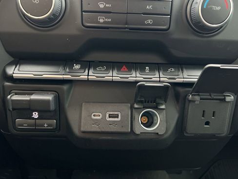 Used 2022 Chevrolet Silverado 2500 Custom w/ Custom Value Package image 22