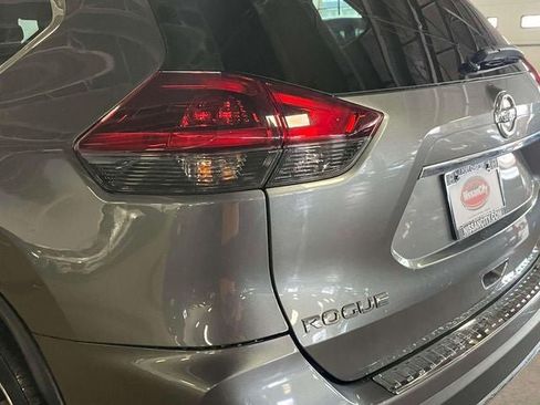 Used 2018 Nissan Rogue SL w/ Premium Package AWD/4WD image 11