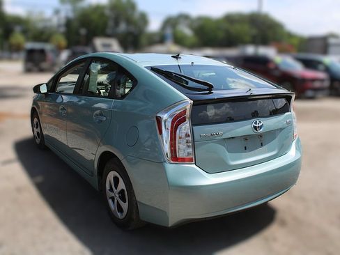 Used 2015 Toyota Prius Four FWD image 11