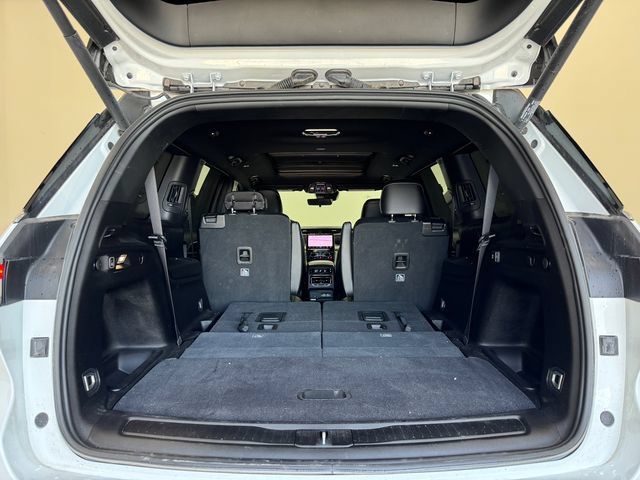 Used 2025 Jeep Grand Cherokee L Limited RWD image 8