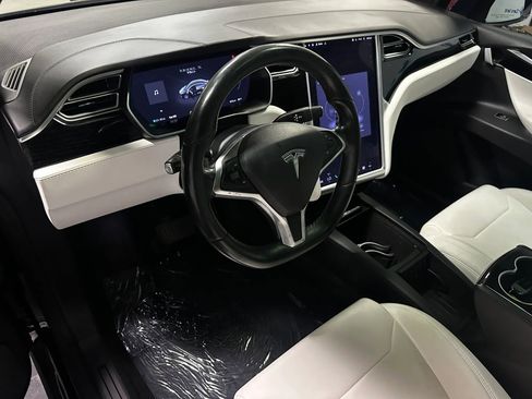 Used 2017 Tesla Model X 75D image 8