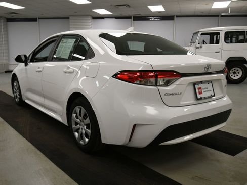 Used 2022 Toyota Corolla LE image 5