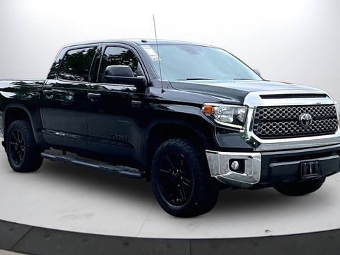 Used 2018 Toyota Tundra SR5 w/ SR5 Upgrade Package AWD/4WD image 2