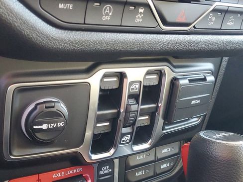 New 2025 Jeep Gladiator Willys image 24