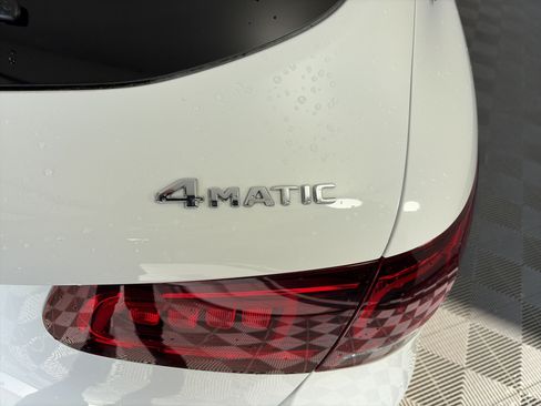 Used 2022 Mercedes-Benz GLC 300 4MATIC image 17