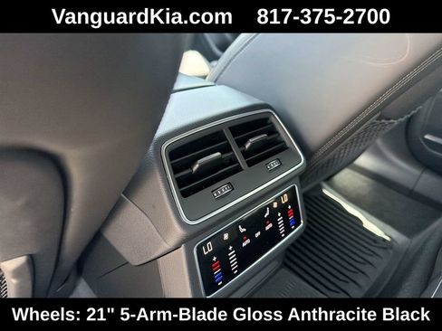Used 2022 Audi S6 Premium Plus w/ S Sport Package AWD/4WD image 26