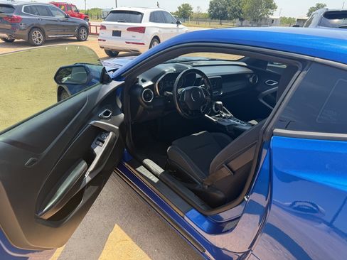 Used 2018 Chevrolet Camaro LT RWD image 14