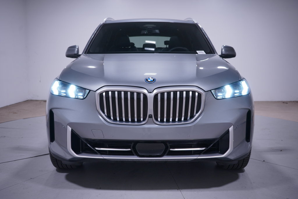 Used 2024 BMW X5 xDrive50e w/ Parking Assistance Package AWD/4WD image 4