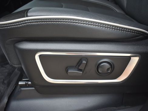 Used 2025 RAM 1500 Laramie AWD/4WD image 15